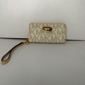 Michael Kors Logo Jet Set Continental Wallet Wristlet Vanilla/Gold
